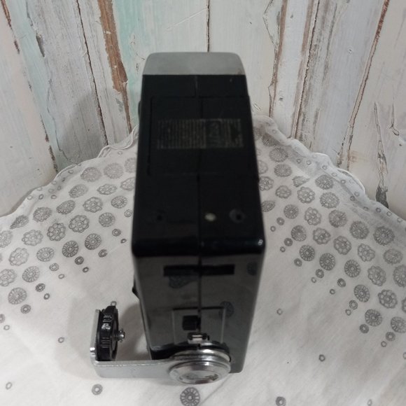 Kako 828 Electronic Flash w/ Built-in Cord - Picture 5 of 11